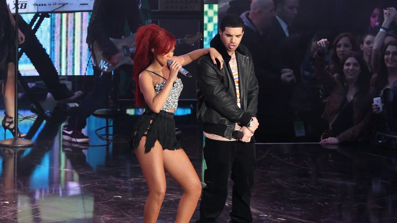 [Bintang] Apakah Benar, Rihanna Berencana Ingin Miliki Anak dengan Drake