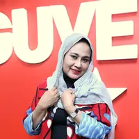 Lama tidak terdengar, penyanyi lawas Dian Piesesha yang tenar era 80-an muncul dengan album baru. (Nurwahyunan/Bintang.com)