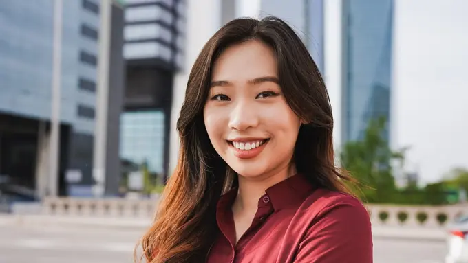 cantik tersenyum bahagia mandiri dewasa