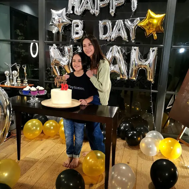 Rayakan Ultah Anak Tanpa Mendiang Ashraf, Ini 6 Momen Hangat BCL dan Noah Sinclair