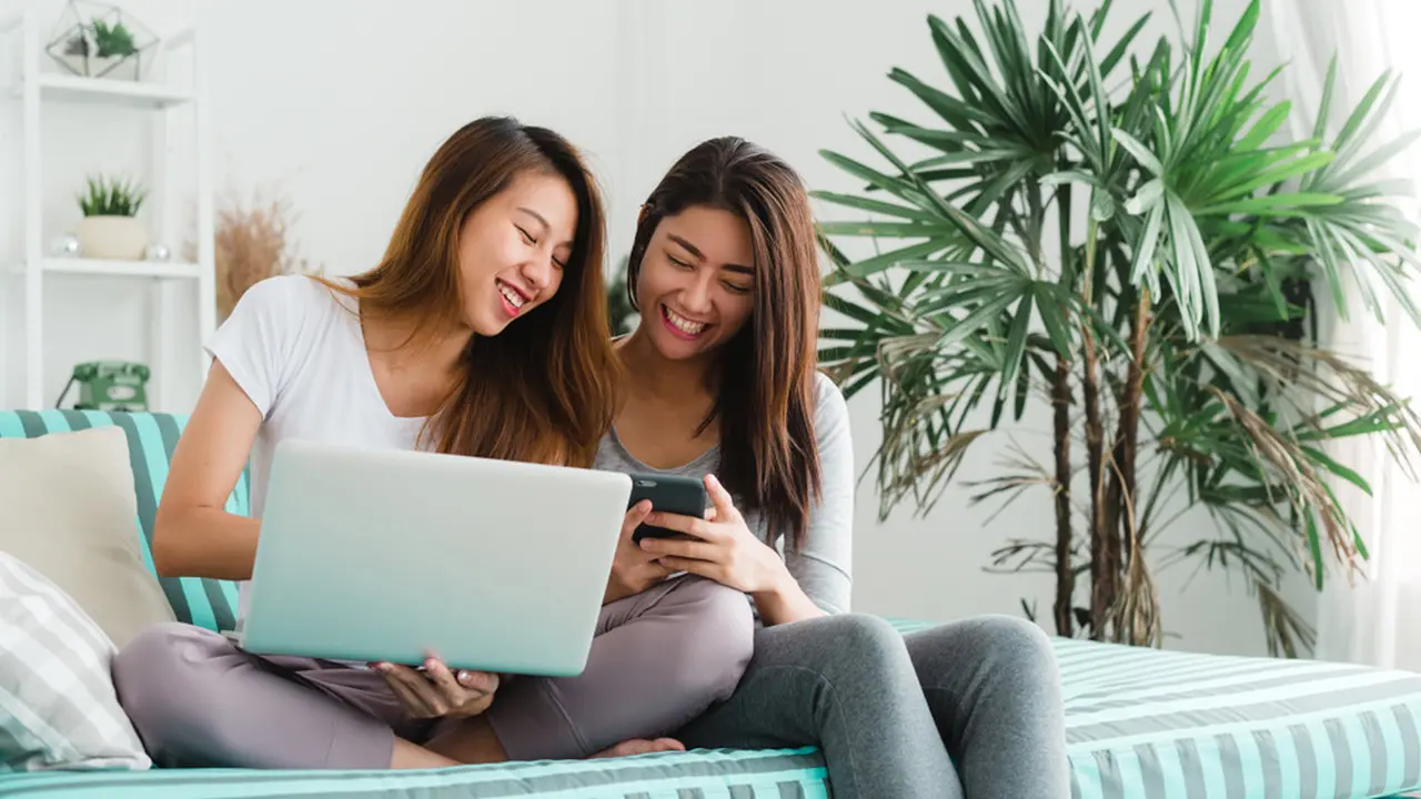 Ilustrasi wanita belanja