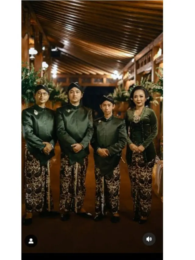 5 Gaya Pemotretan Terbaru Keluarga Soimah dengan Baju Adat Jawa Ini Banjir Pujian