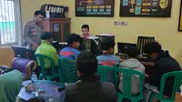 Geng motor pelajar saat diamankan Polsek Cibeureum Polres Sukabumi Kota diamankan diduga hendak tawuran. (Liputan6.com/Istimewa).