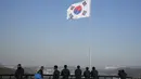 Penjaga pantai Jepang, mengatakan Korea Utara memberi tahu Tokyo tentang rencananya peluncuran satelit mata-mata itu antara tanggal 20 hingga 30 November. (AP Photo/Lee Jin-man)