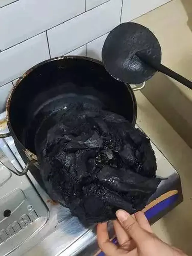 7 Potret Momen Apes Saat Masak Daging Kurban Ini Bikin Nangis