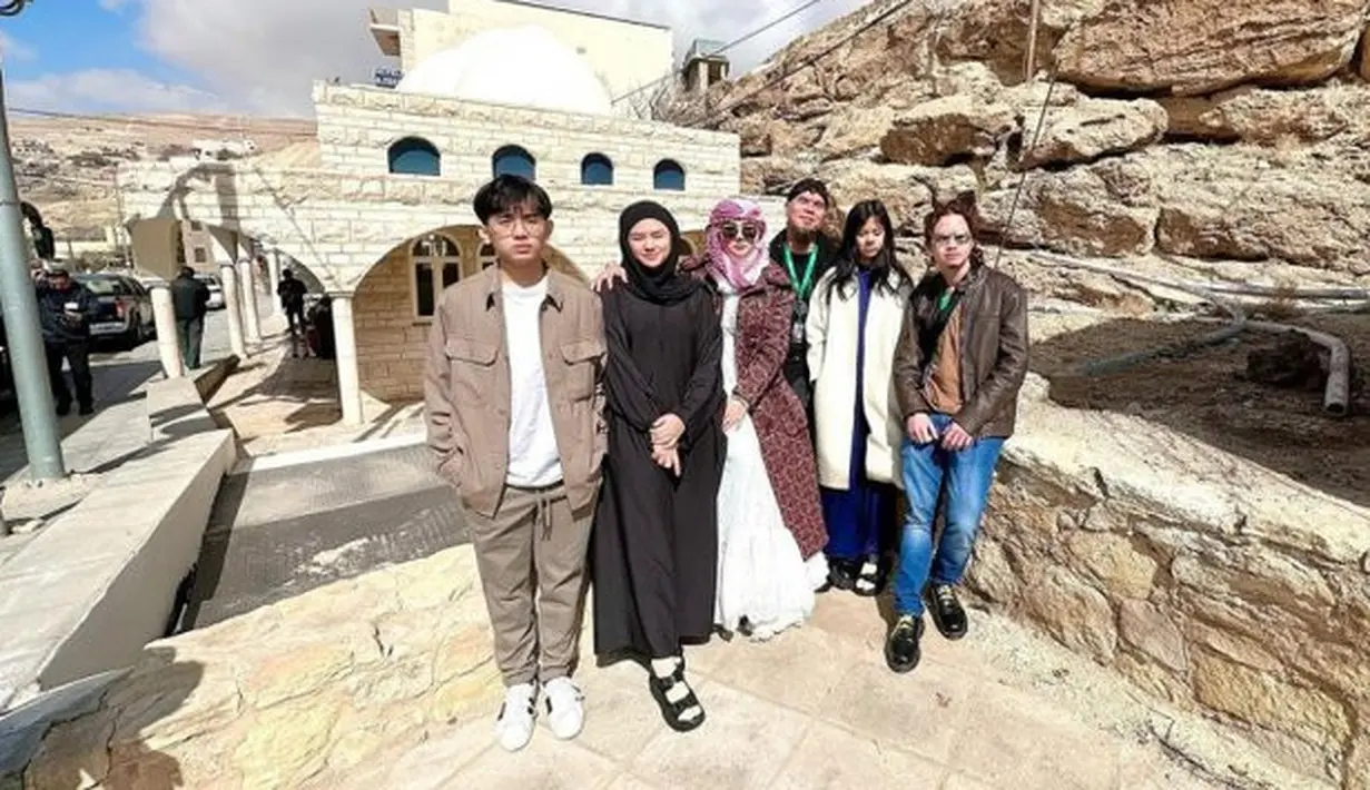 <p>Tiara dan Mulan kerap menghabiskan waktu dengan berlibur ke luar negeri. [Foto: Instagram Mulan Jameela]</p>