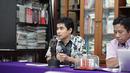 Sekjen AJI, Arfi Bambani, saat konferensi pers di kantor AJI, Jakarta, Selasa (23/12/2014). (Liputan6.com/Faizal Fanani)