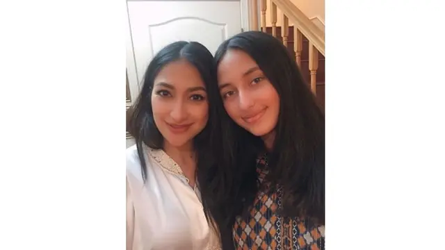 Bak Kakak Adik, Ini 6 Potret Rahma Azhari dan Putri Sulungnya