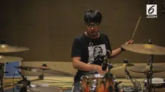 Drummer Seventeen Andi tewas dalam bencana tsunami yang terjadi di Tanjung Lesung, Banten. Kabar ini diunggah sang vokalis Ifan di akun Instagramnya.