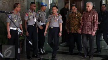 Kapolri Jenderal Tito Karnavian bersama Menhub, Budi Karya Sumadi dan Mendag, Enggartiasto Lukita usai melakukan rapat kordinasi dan teleconference dengan Jajaran Polisi Se Indonesia di Mabes Polri, Jakarta, Selasa (29/11). (Liputan6.com/Johan Tallo)