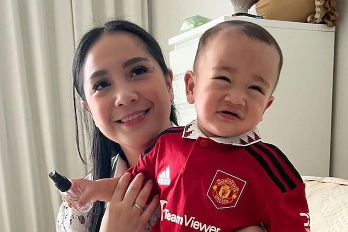 Termasuk MU, Ini Potret Rayyanza Pakai Jersey Tim Sepak Bola