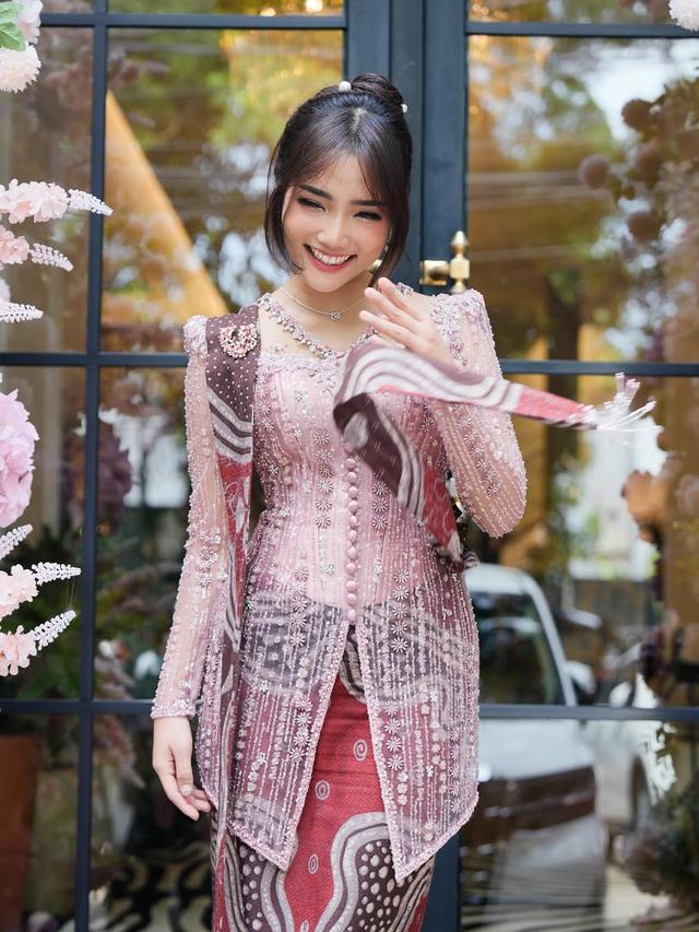 Potret Fuji di Pertunangan Frans Faisal Sang Kakak (credit: instagram/fuji_an)