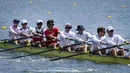 Tim dayung putra Amerika Serikat berlatih jelang Olimpiade Tokyo 2020 di Sea Forest Waterway, Tokyo, Jepang, Minggu (18/7/2021). Olimpiade Tokyo 2020 dijadwalkan bergulir mulai 23 Juli hingga 8 Agustus 2021. (AP Photo/Jae C. Hong)