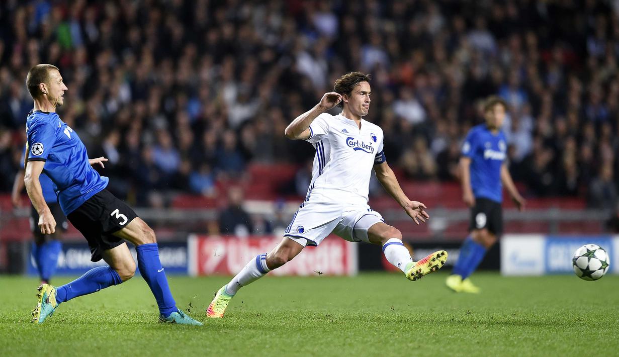  Thomas Delaney (kanan) mencetak satu gol saat timnya Copenhagen  menang telak 4-0 atas Club Brugge KV  pada grup G liga Champions di Telia Parken stadium,  Copenhagen, Rabu (28/9/2016) dini hari WIB. (AFP/SCANPIX DENMARK / Liselotte Sabroe / Denmark OUT)