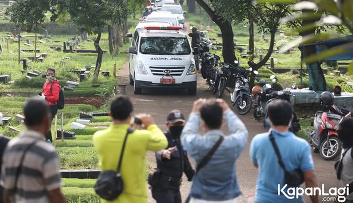 Pemakaman Rina Gunawan (Budy Santoso/Kapanlagi.com)