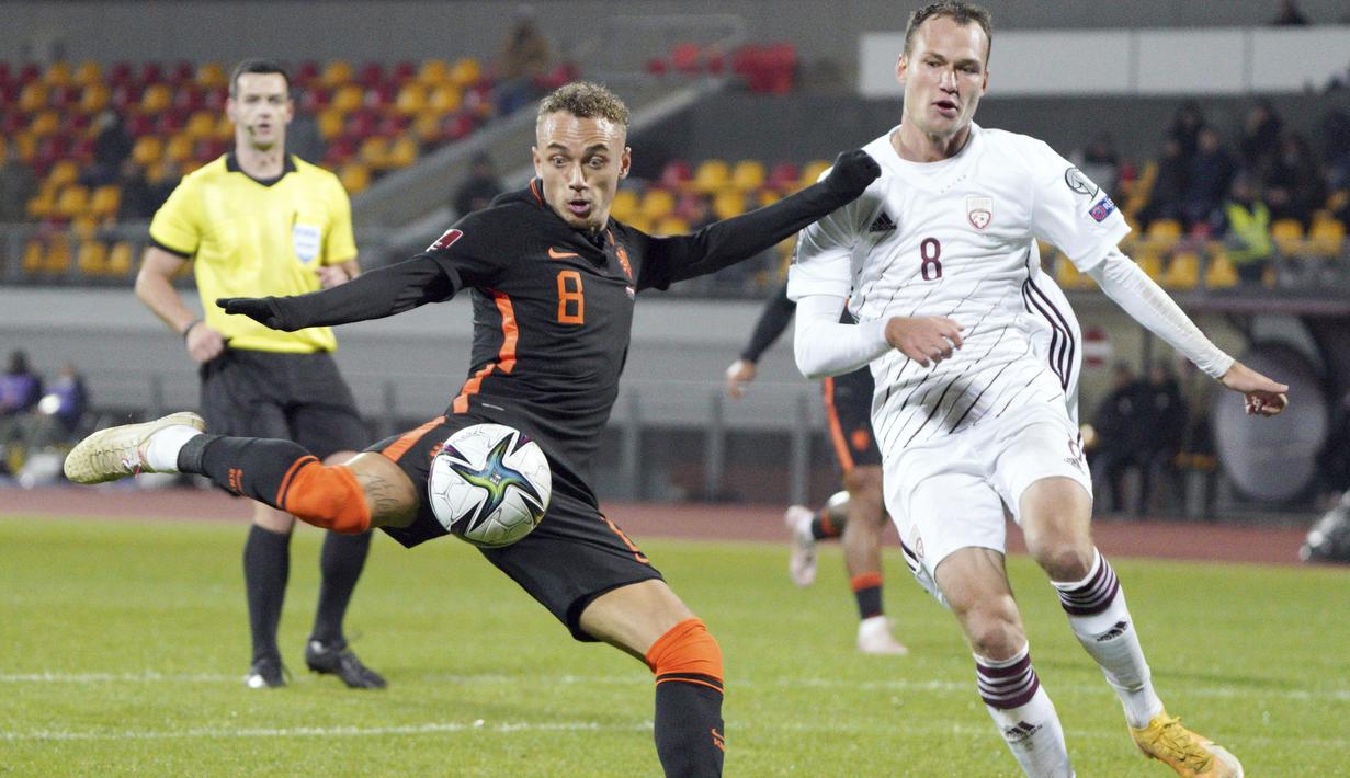 Pasukan Oranye itu mampu menang dengan skor tipis 1-0. (AP/Roman Koksarov)