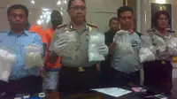 Polrestabes Surabaya sita narkoba senilai Rp 7 miliar. (Liputan6.com/Dian Kurniawan)