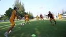 Pemain Bhayangkara FC saat latihan jelang laga perdana Liga 1 di Lapangan ABC Senayan, Jakarta, Senin (19/3/2018). Bhayangkara FC akan berhadapan dengan Persija Jakarta. (Bola.com/Asprilla Dwi Adha)
