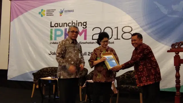 Menteri Kesehatan Nila F. Moeloek dan Balitbang Kemenkes RI luncurkan buku Indeks Pembangunan Kesehatan Masyarakat 2018 (Liputan6.com/Giovani Dio Prasasti)