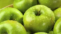 Delapan manfaat kesehatan ini akan Anda dapatkan jika konsumsi apel hijau setiap hari.