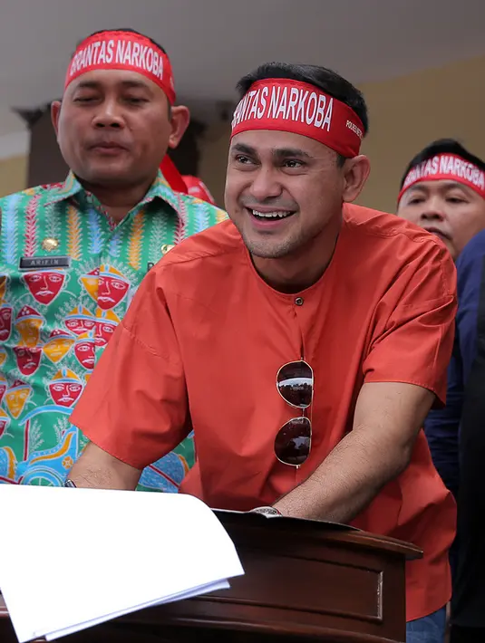 Banyak yang melihat bahwa narkoba adalah gaya hidup. Namun bagi Ramzi hal itu tidak benar. Ia pun bersyukur lantaran tidak pernah sama sekali mengonsumsinya, terlebih selama dirinya berprofesi sebagai artis. (Deki Prayoga/Bintang.com)