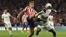 Kembali dari ruang ganti, Atletico Madrid berupaya untuk bangkit. Namun, rapatnya pertahanan El Real berhasil menahan beberapa gempuran dari Marcus Llorente dan kolega. (AFP/Oscar Del Pozo)