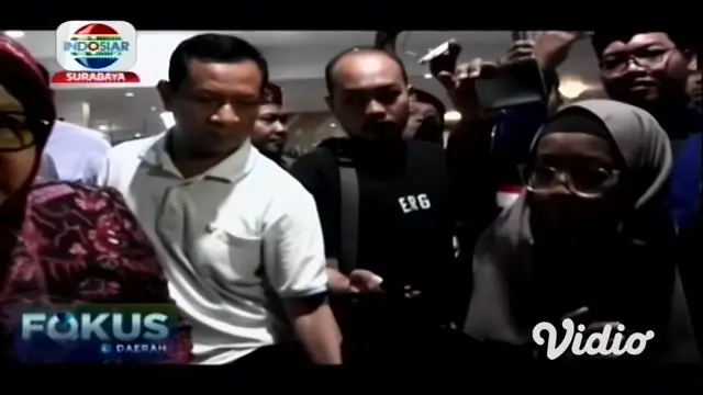 Wali Kota Surabaya, Tri Rismaharini (Risma) memaparkan pencapaiannya menangani banjir di wilayah Surabaya, saat menghadiri hari jadi Ikatan Jurnalis Televisi Indonesia (IJTI) Korda Surabaya ke-21.
