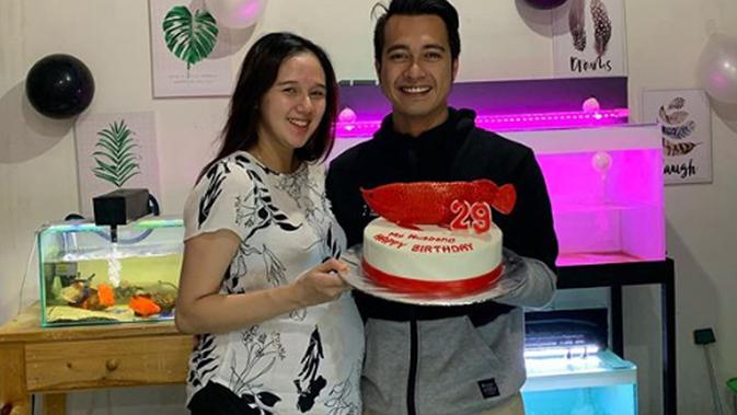 Istri dari aktor Eza Gionino, Meiza Aulia tengah hamil anak pertama mereka. (Liputan6.com/IG/ezagio)