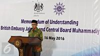 Ketua Umum PP Muhammadiyah Haedar Nasir menyampaikan kata sambutan di Jakarta, Senin (16/5). Nota kesepahaman tersebut dilakukan untuk menjalin kerjasama dalam bidang pembangunan toleransi, pluralisme, dan HAM. (Liputan6.com/Immanuel Antonius)