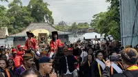 Ribuan Warga Lepas Pemberangkatan Jenazah Sang Raja Solo Menuju Tempat Peristirahatan Terakhir di Imogiri
