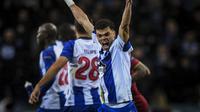 Luapan kegembiraan Pepe pada gol pertaa Porto Florenzi pada leg kedua, babak 16 Liga Champions yang berlangsung di Stadion Do Dragao, Porto, Kamis (7/3). AS Roma kalah 1-3 kontra Porto (AFP/Patricia de Melo)