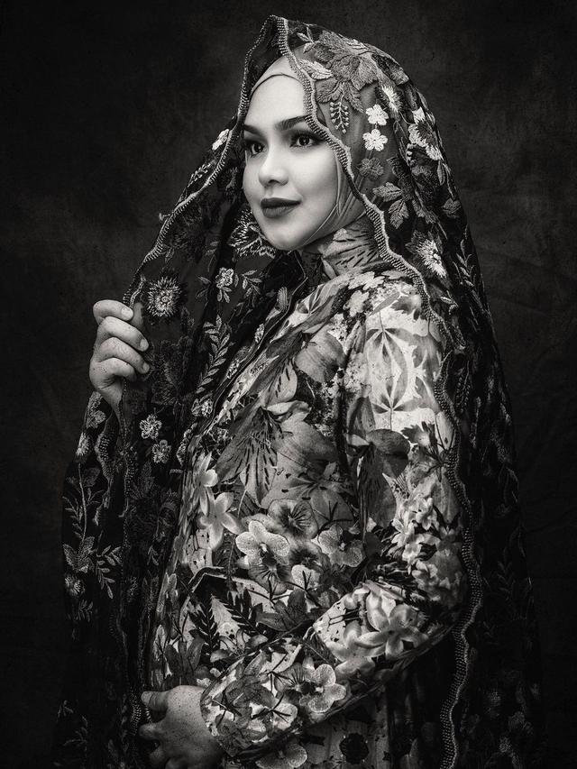 Hamil Anak Kedua di Usia 41 Tahun, Ini 6 Potret Siti Nurhaliza Pamer Baby Bump