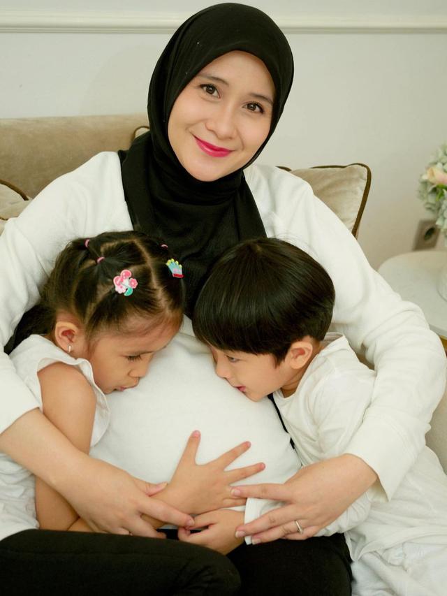 6 Potret Ryana Dea Umumkan Kehamilan Ketiga, Sudah Pamer Baby Bump