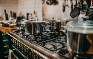 Cara Membuat Area Kompor Tetap Bersih Saat Memasak, Higienis dan Nyaman Digunakan