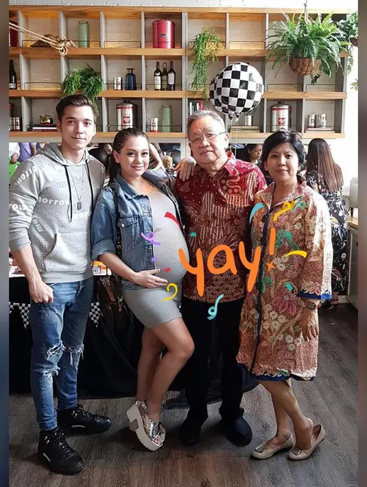 Celine Evangelista dan Stefan William menikah di Bali 10 November 2016 silam. Pada 9 Oktober 2017, Celine melahirkan anak pertama buah cintanya. Anak laki-laki pasangan ini diberinama Lucio Otthild William. (Instagram/stefannwilliam)