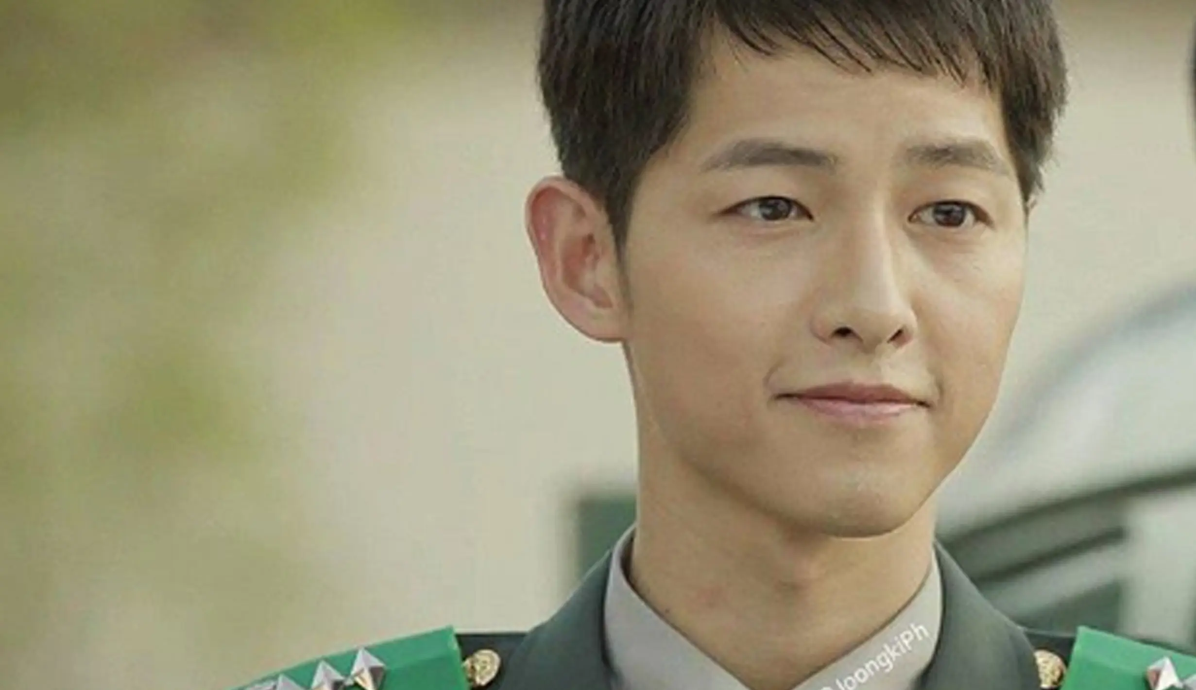 FOTO: Throwback Tampannya Song Joong Ki Saat Berbaju Militer - Foto