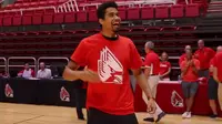 Seorang Pemuda Mendapat Beasiswa Dengan Melesatkan Bola Basket 