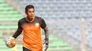 Kapten sekaligus kiper Persela Lamongan, Choirul Huda, meninggal dunia pada Minggu (15/10/2017) pukul 17.15 WIB. (Bola.com/Nicklas Hanoatubun)