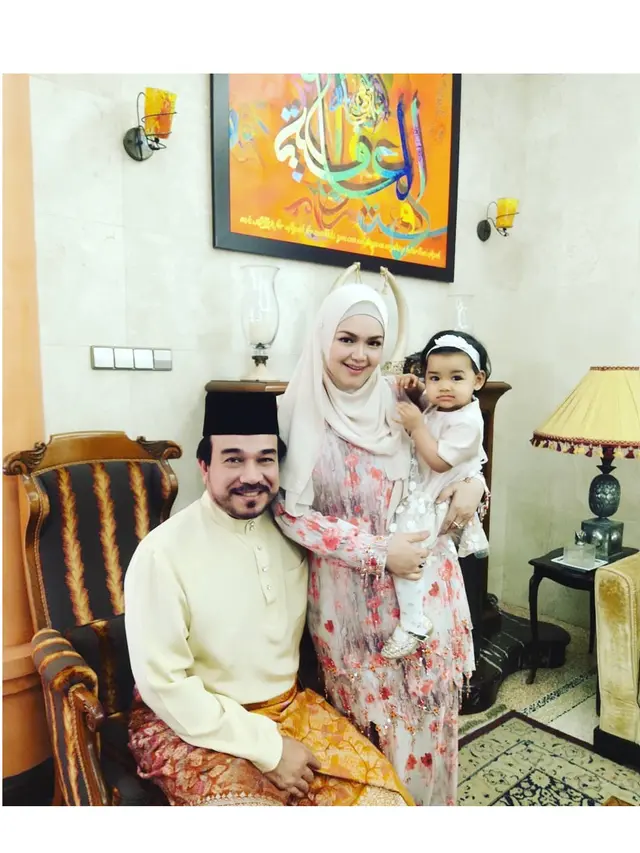 6 Potret Menggemaskan Siti Aafiyah, Putri Siti Nurhaliza