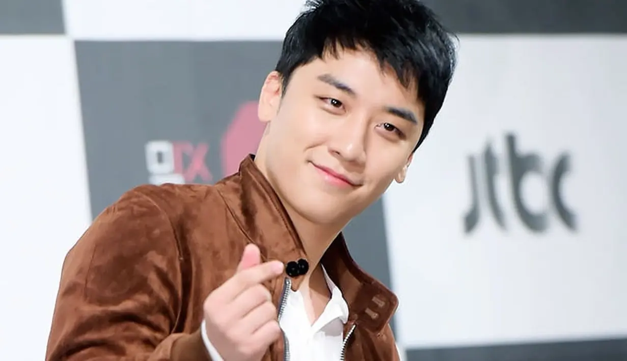 "Semua orang sedang mencariku karena G-Dragon sedang tidak ada. Jadi aku sangat sibuk sekali," ujarnya sambil tertawa. (Foto: soompi.com)