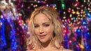 Bukan yang pertama kali, Jennifer Lawrence juga pernah jatuh sakit. Tepatnya tahun lalu, ketika Jennifer sedang menyaksikan konser musik penyanyi idolanya, Adele. (AFP/Emma McIntyre)