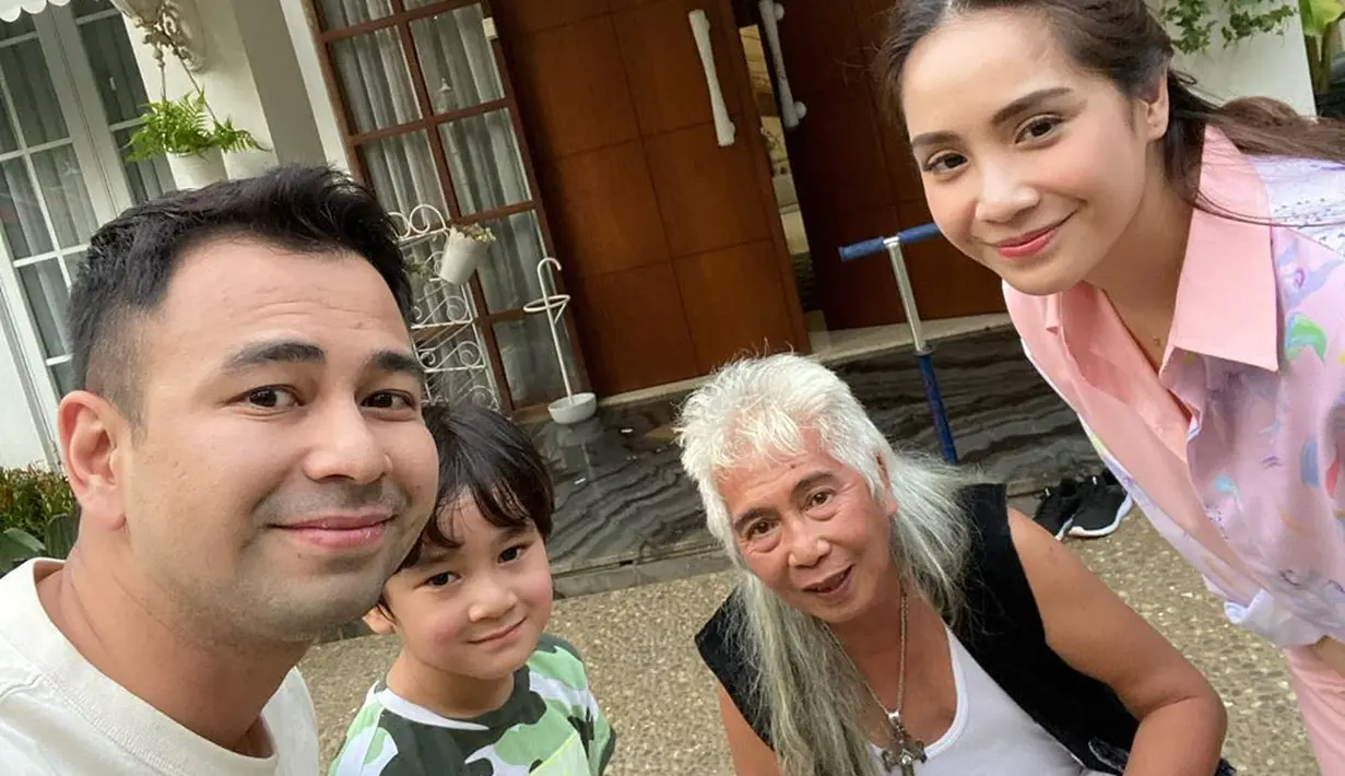 Potret kebersamaan rafathar dan ayah Nagita Slavina. (Sumber: Instagram/@raffinagita1717)