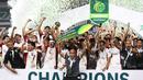 Ekspresi kegembiraan para pemain Garudayaksa di podium juara Pegadaian Championship setelah mengalahkan PSS Sleman 4-3 lewat adu penalti dalam babak final di Stadion Maguwoharjo, Sleman, pada Sabtu (9/5/2026) malam WIB.