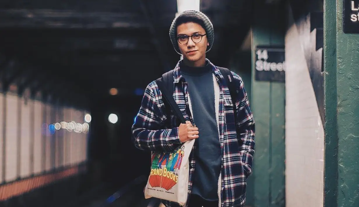 Kini Iqbaal Ramadhan menjelma menjadi sosok cowok tampan yang sanggup membuat remaja putri klepek-klepek. (Foto: instagram.com/iqbaal.e)