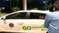 Menhub Budi Karya Takjub saat Jajal Mobil Tesla Milik Blue Bird