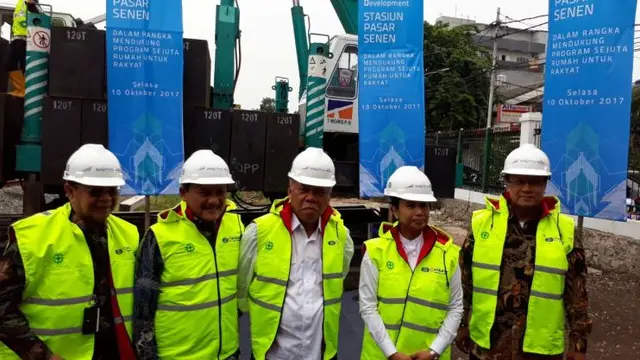 BUMN kembali bersinergi menyediakan hunian murah di tengah kota bagi Masyarakat Berpenghasilan Rendah di Stasiun Pasar Senen, Jakarta Pusat. Selasa (10/10/2017).