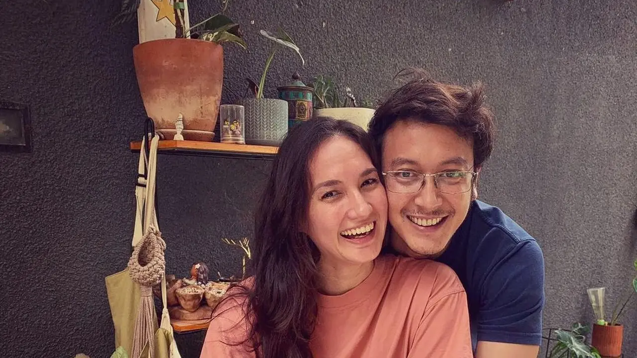 [Fimela] Nadine Chandrawinata dan Dimas Anggara