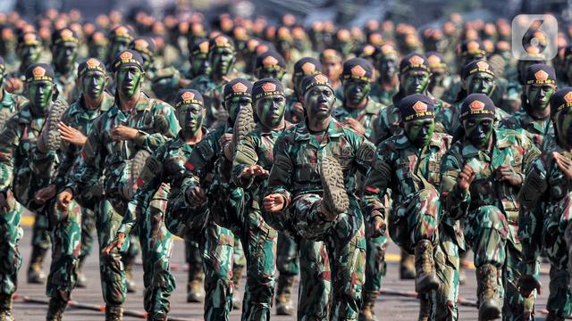 Atraksi Terjun Payung dan Bela Diri Meriahkan HUT ke-74 TNI