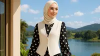7 Rekomendasi Gamis Motif dengan Rompi Polos, Inspirasi Fashion Kekinian 2025