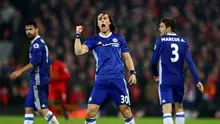 Ekspresi bek Chelsea, David Luiz (tengah) setelah membobol gawang Liverpool pada laga pekan ke-22 Premier League, di Anfield, Selasa (31/1/2017). (Twitter). 